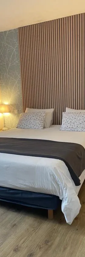 Hôtel et RESTAURANT traditionnel L' Escalandes，位于Lesperon的酒店