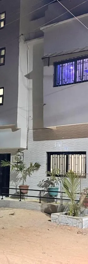 Résidence Khadija Aéroport AIBD Confort，位于Rufisque的酒店