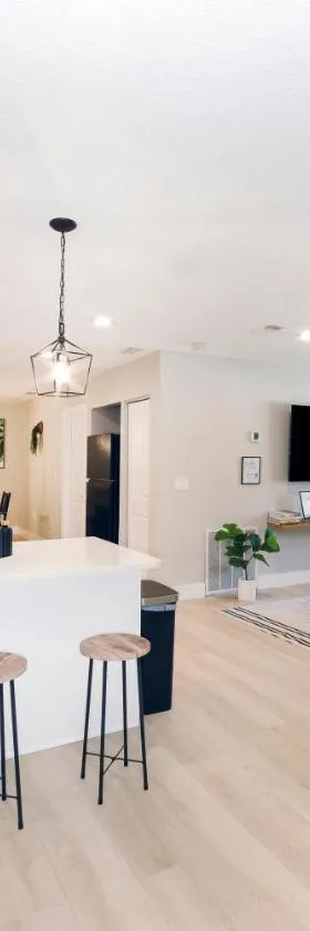 New 6min to 3 Sister Springs, Spacious, Fun with Game Room，位于克里斯特尔里弗的酒店