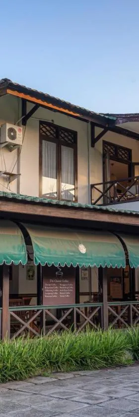 塞马沃过渡酒店，位于大松巴哇的酒店