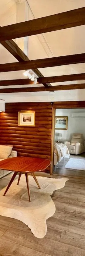 Private Lake Cottage - 1hr from Helsinki，位于Vihti的酒店