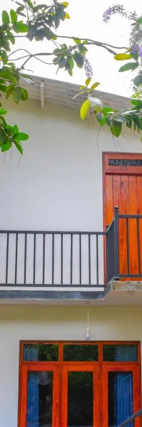 Tedro home stay，位于Ampitiya的酒店