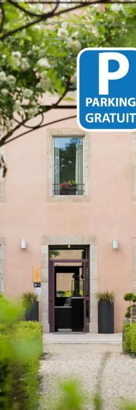 HÔTEL LA FERME DE BOURRAN RODEZ - parking privé gratuit，位于罗德兹的酒店