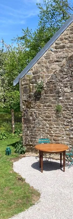 La Petite Cavee，位于Saint-Sauveur-de-Chaulieu的酒店