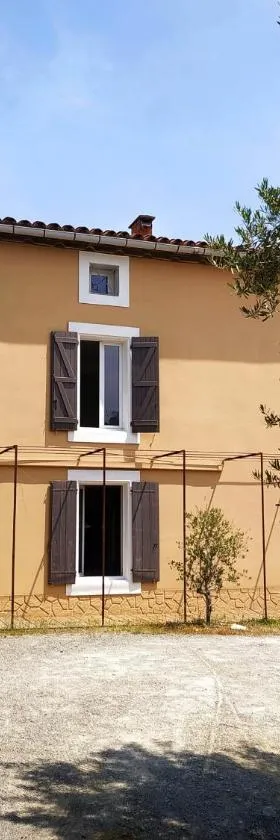 Les Grands Cyprès - chambres d'hôtes，位于Conques-sur-Orbiel的酒店