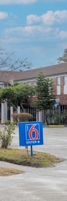 奥卡拉会议中心6号汽车旅馆，位于Ocala Ridge的酒店