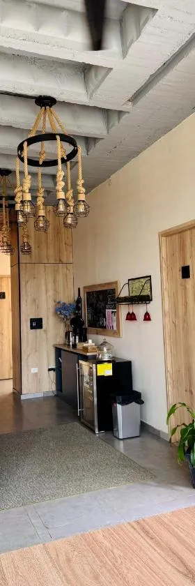 Treeloft Home，位于希龙的酒店