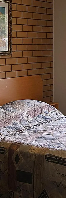Victory Hotel Motel Gympie，位于金皮的酒店