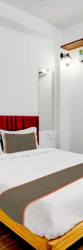Hotel Silk, Premier Budget Friendly Luxury Hotel In Surat, Perfect For Families, Couples and Business Travelers，位于苏拉特的酒店