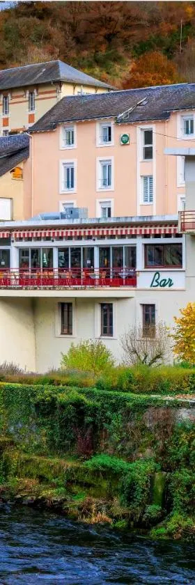 Logis Central Hôtel - Restaurant & Spa，位于博尔莱奥尔盖的酒店