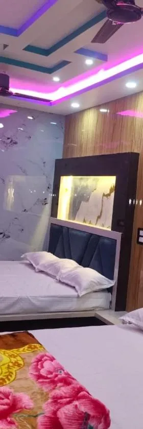 Hotel Dwarkadhish Tarapith，位于塔拉皮斯的酒店