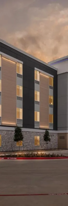 Everhome Suites Bastrop，位于巴斯特罗普的酒店