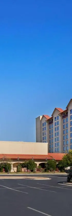 Embassy Suites San Marcos Hotel Conference Center，位于圣马科斯的酒店