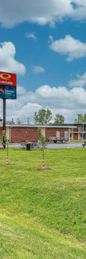 Econo Lodge Neenah，位于尼纳的酒店
