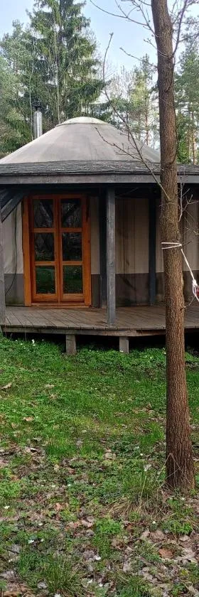 Jurty i namioty w Lesie KotfaLas Glamping Świętokrzyskie-SPA，位于斯卡日斯科-卡缅纳的酒店