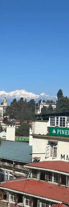 Pineridge Hotel at Mall Road，位于大吉岭的酒店
