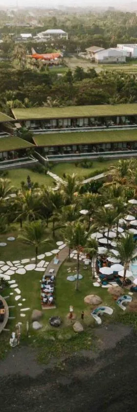Hotel Komune and Beach Club Bali，位于克拉玛斯的酒店