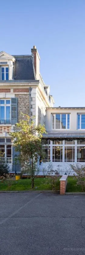 La Maison Blanche - AppartHôtels de charme Chic & Cosy à 350m du cœur de ville de Limoges - Accès autonome，位于里摩日的酒店