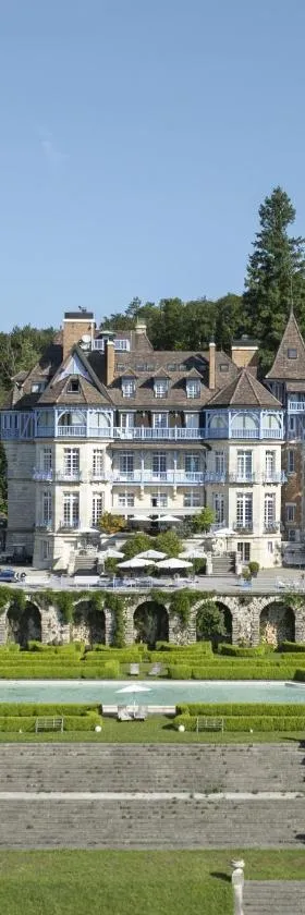 Château des Avenieres，位于克吕塞耶的酒店