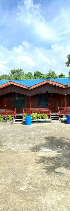 Penginapan Novalin，位于Pulau Saonek-kecil的酒店