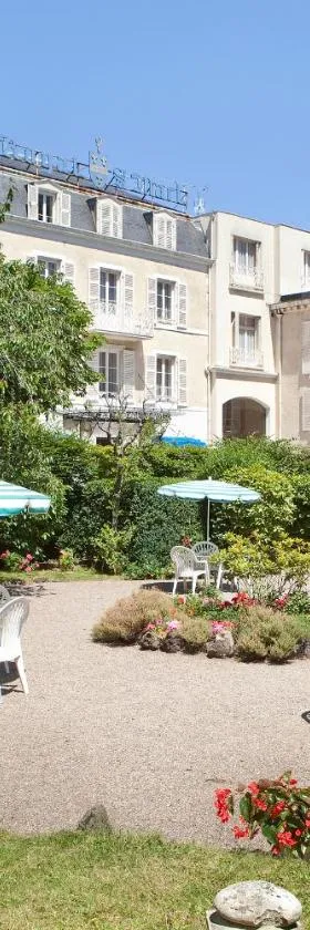Logis Hotel Royal Saint-Mart，位于罗亚的酒店