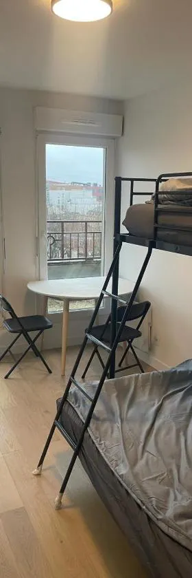 Chambres privées dans un appartement de 4 pièces，位于阿尔福维尔的酒店