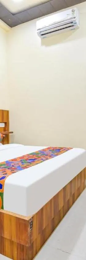 Hotel Premium Residency Fully Air Condition With Free Wifi Luxury Rooms Top Rated & Best Selling Hotel In Vrindavan，位于范兰德凡的酒店