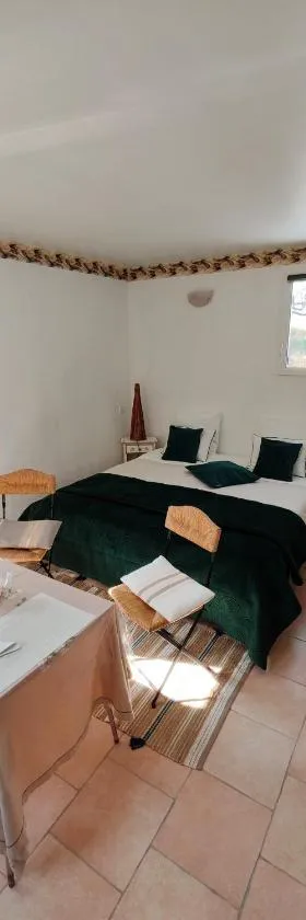 Chambre d'hôtes, à la nuitée，位于Barret-de-Lioure的酒店