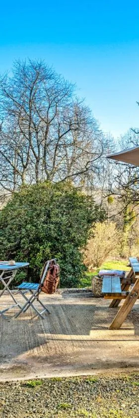 Les gîtes de la vallée du rivoal，位于Lopérec的酒店
