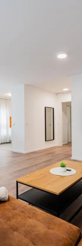 Flex SelfCheckIns 100 - Zagreb - 2 Bedrooms - Parking - Loggia，位于Velika Mlaka的酒店