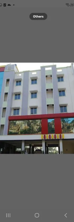 Hotel KSR Grand，位于斯里卡拉哈斯蒂的酒店