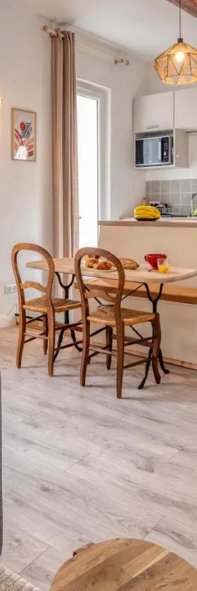 Charmant Appartement au Cœur du Village de Bedoin，位于贝端的酒店