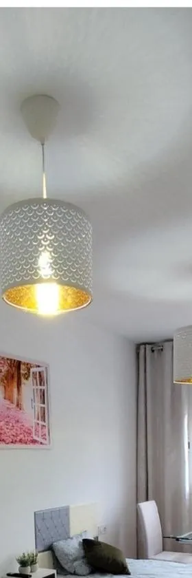Habitacion Familiar LOVELY SEVILLA con baño compartido，位于卡马斯的酒店