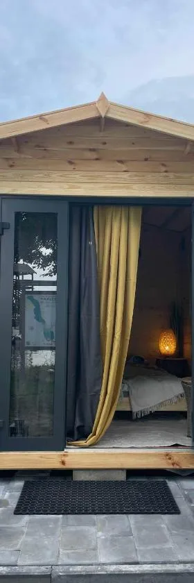 Glamping Ptasia Przystań Rumiana Dolina，位于Szczupliny的酒店
