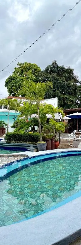 Vincent Resort Hotel，位于安吉利斯的酒店