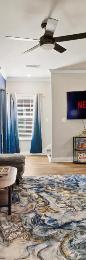 Cozy & Spacious 2 King Beds Near UGA & Downtown，位于阿森斯的酒店