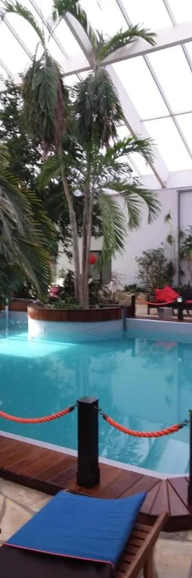 Tropical Hotel，位于杜柏的酒店
