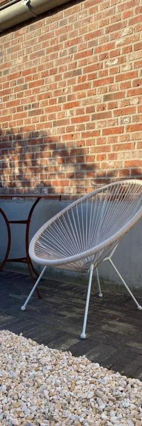 The Conservatory a cosy private attic - Central between Ghent Antwerp Brussels & Brugge，位于洛克伦的酒店