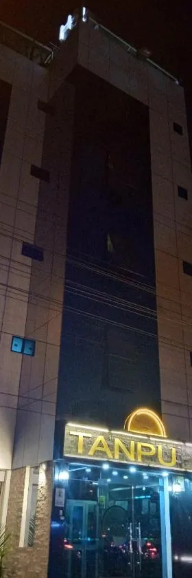 易姆佩里奥坦普Q旅馆，位于利马的酒店