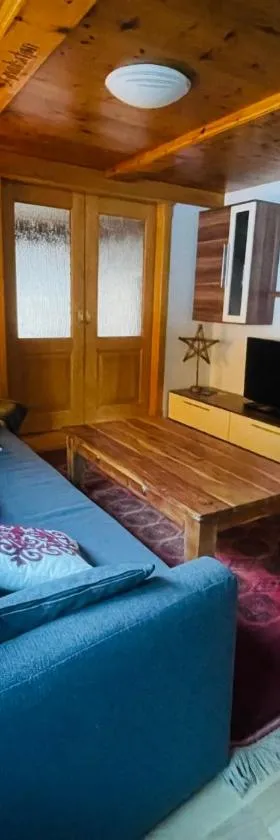5 Zimmer-Wohnung mit Garage und Sauna，位于圣尼克劳斯的酒店