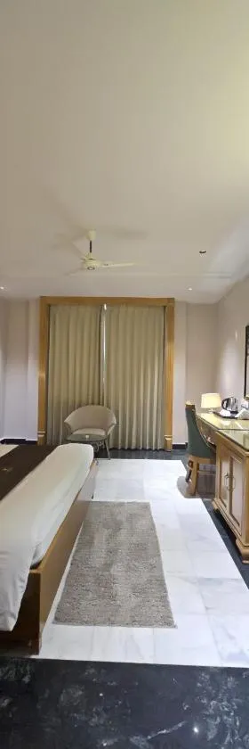 Hotel Supreme Suites I B2B Friendly I Ludhiana，位于卢迪亚纳的酒店