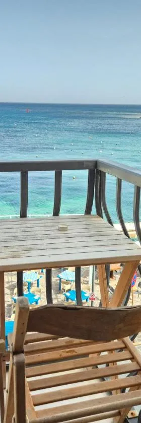 Blue Haven Seafront Studio，位于马萨尔福恩的酒店