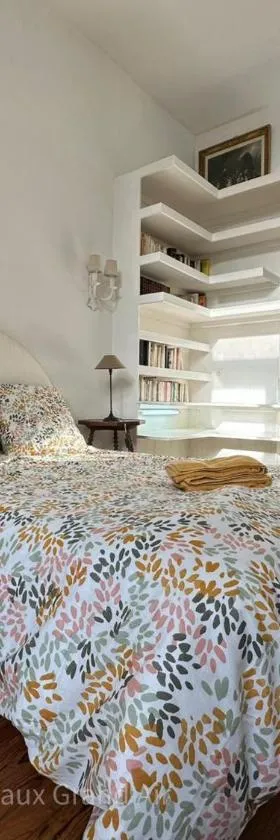 Villa Sans Souci - Beach 20m away，位于梅尔·莱斯·拜恩斯的酒店