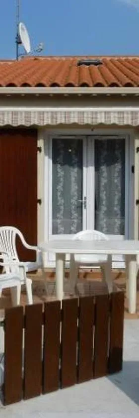 Duplex Brem Sur Mer Piscine Proximité Plage Parking 5 pers Max，位于滨海布朗的酒店