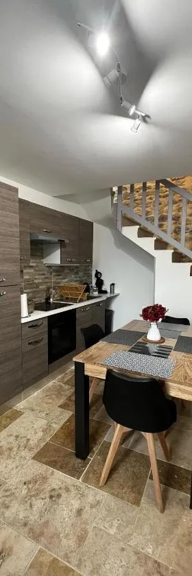 Maison de village rénovée，位于Lédignan的酒店