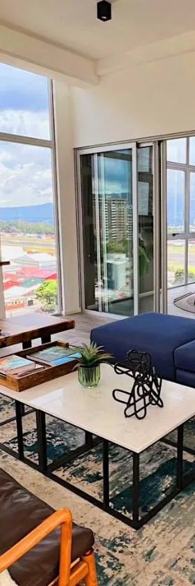 Luxury Apartment Narama zona 13 Aurora Airport #555，位于Estación Pamplona的酒店