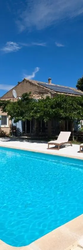 Maisonnette avec accès piscine，位于Simiane-la-Rotonde的酒店