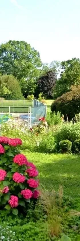 Cinégîte du jardin aux étoiles - Proche de Saint Emilion，位于Saint-Pey-de-Castets的酒店