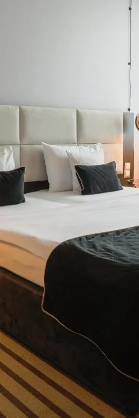 NoBo Hotel - business，位于罗兹的酒店