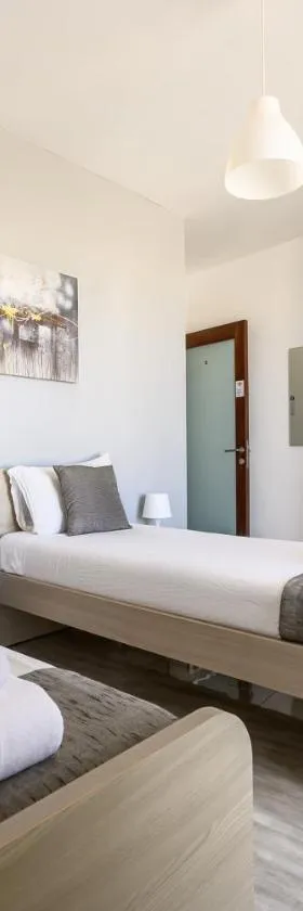F11 Room 3, private Room two single beds shared bathroom in shared Flat，位于姆西达的酒店